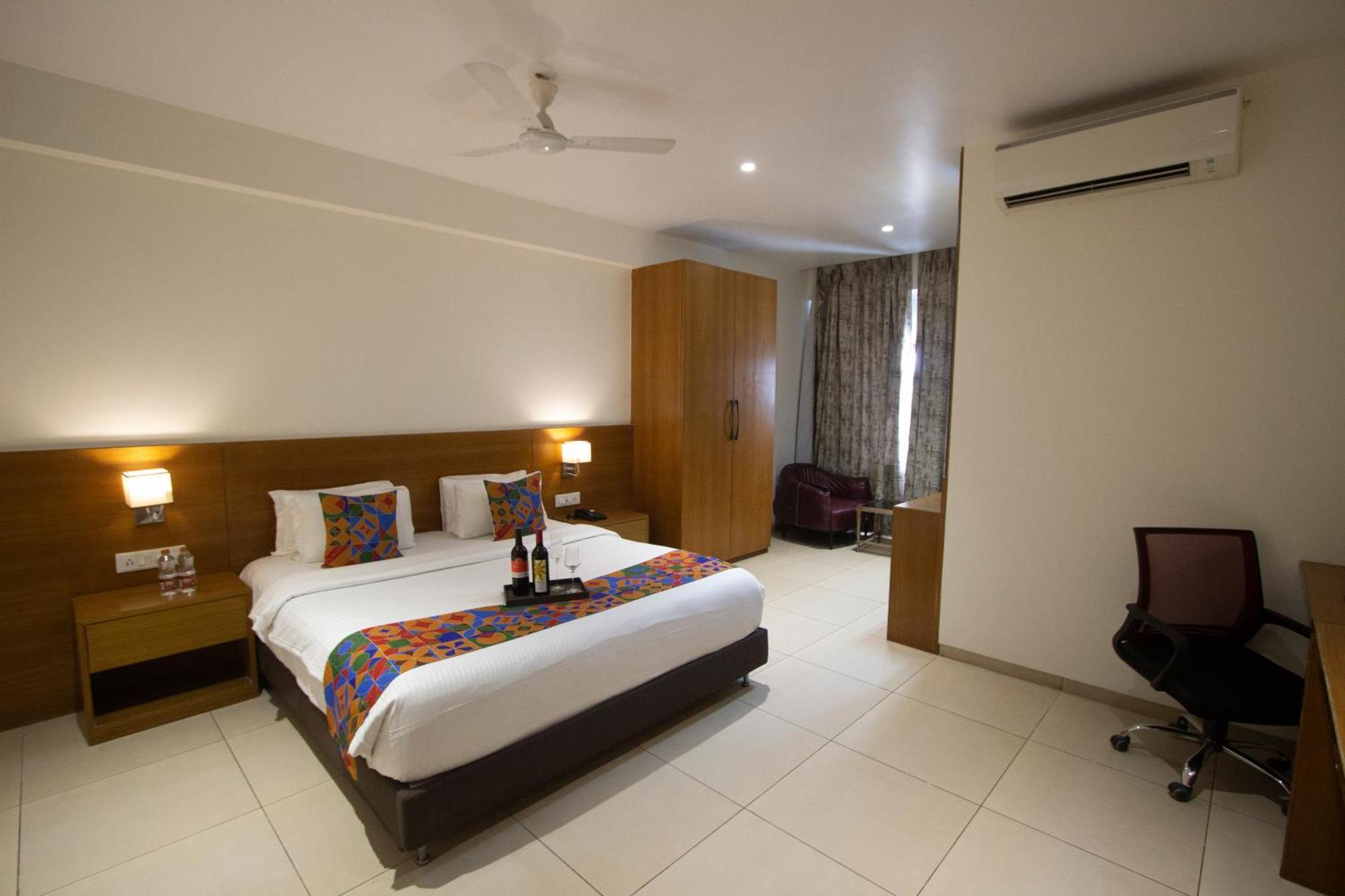 Hotel Monarch Express Chākan Zewnętrze zdjęcie